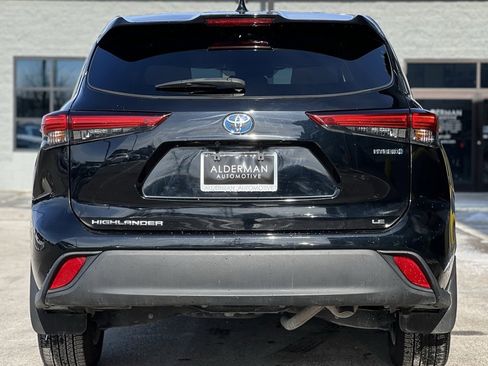 Used 2021 Toyota Highlander LE image 7