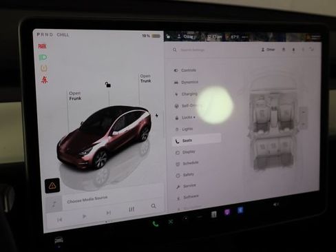 Used 2024 Tesla Model Y Long Range RWD image 27