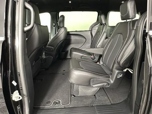 New 2026 Chrysler Pacifica Select FWD image 12
