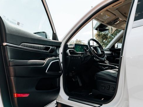 Used 2025 Kia Telluride SX w/ SX Captain's Chair Package AWD/4WD image 20
