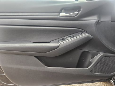 Used 2025 Nissan Altima 2.5 SV image 11