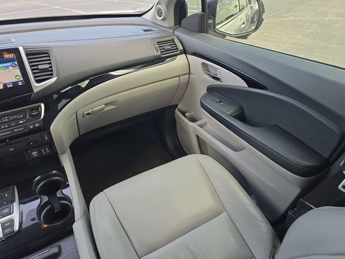 Used 2016 Honda Pilot Touring image 12