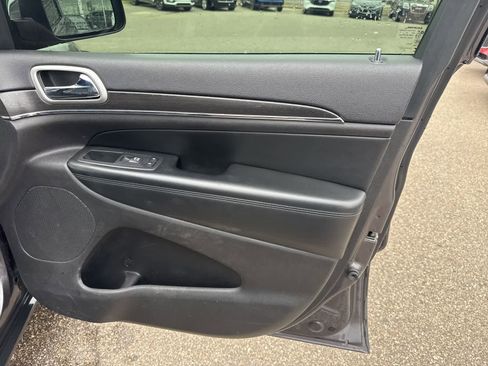 Used 2018 Jeep Grand Cherokee Limited w/ Trailer Tow Group IV image 28