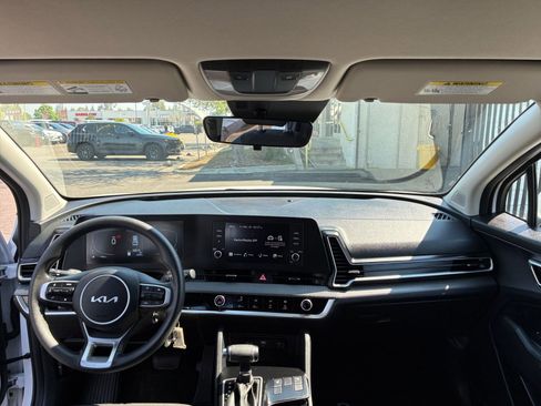 Used 2025 Kia Sportage LX image 32