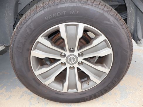 Used 2017 Nissan Titan SL AWD/4WD image 10