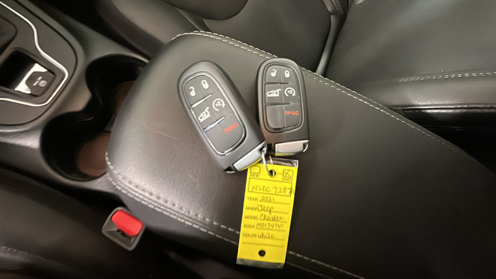 Used 2021 Jeep Cherokee Latitude Lux w/ Sun & Sound Group AWD/4WD image 24