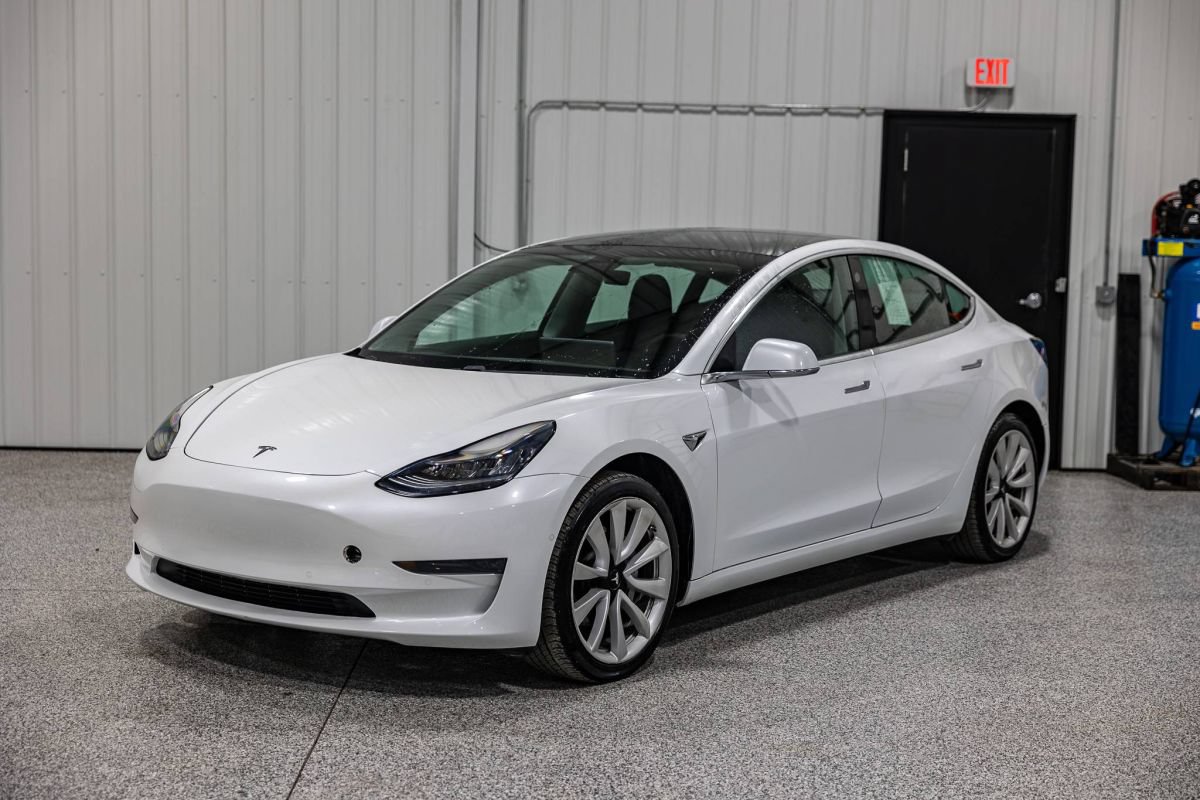 Used 2019 Tesla Model 3 Mid Range RWD image 1