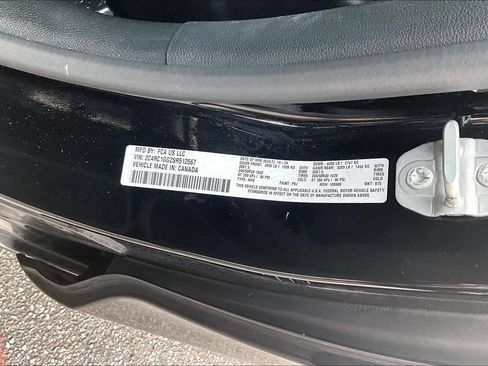 Used 2025 Chrysler Pacifica Limited FWD image 6