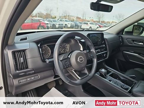 Used 2023 Nissan Pathfinder SL image 9