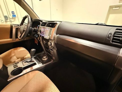 Used 2020 Toyota 4Runner SR5 AWD/4WD image 28