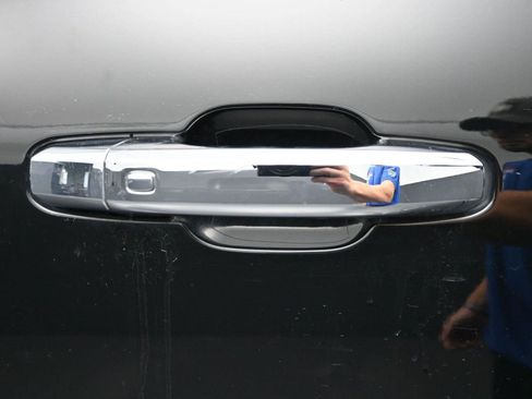 Used 2023 GMC Sierra 3500 Denali w/ Denali Ultimate Package image 8