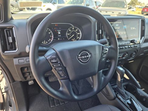 Used 2026 Nissan Frontier SV w/ Tow Package RWD image 12