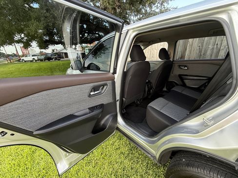 Used 2023 Nissan Rogue SV image 20