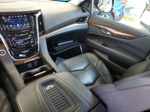 Used 2019 Cadillac Escalade Luxury RWD image 13