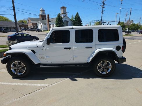 Certified 2022 Jeep Wrangler Unlimited Sahara AWD/4WD image 9