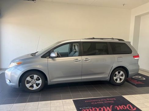 Used 2011 Toyota Sienna LE FWD image 1