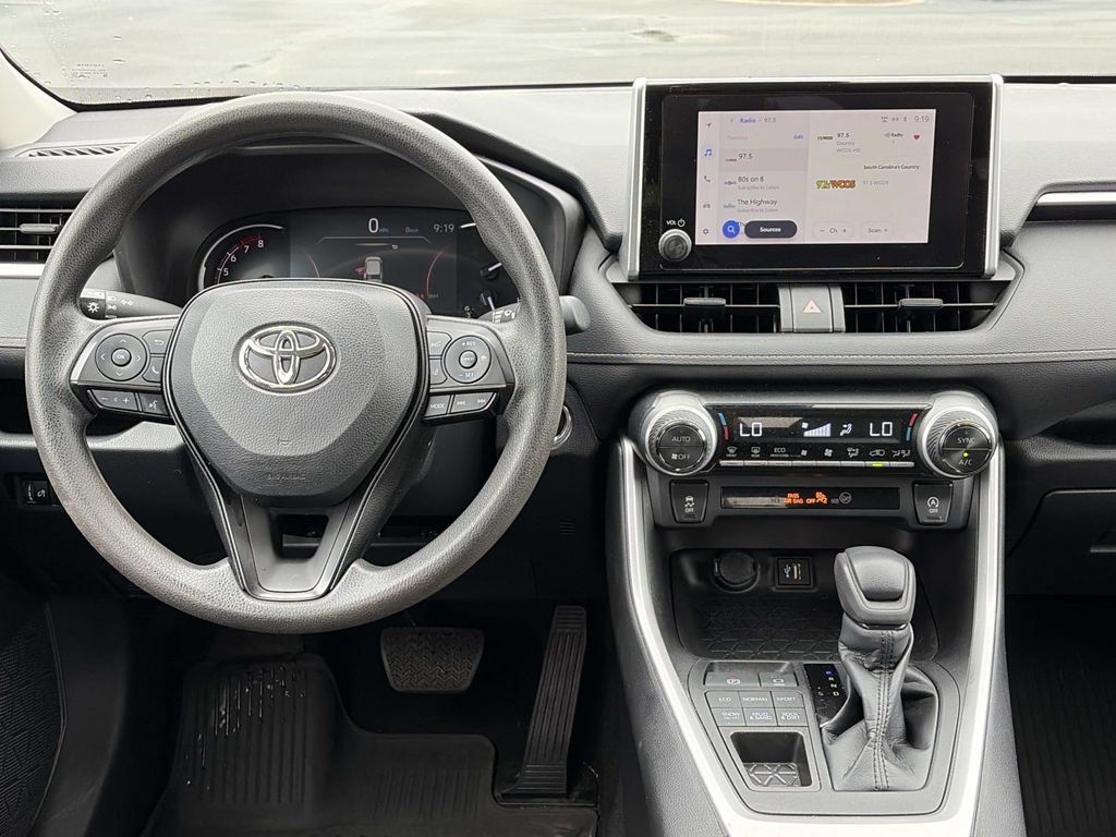 Used 2023 Toyota RAV4 XLE AWD/4WD image 14