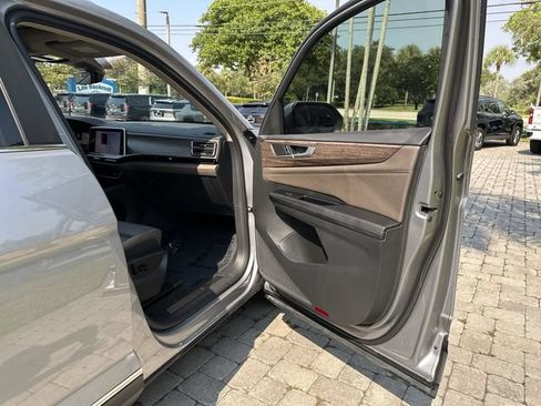 Used 2024 Volkswagen Atlas SEL AWD/4WD image 23