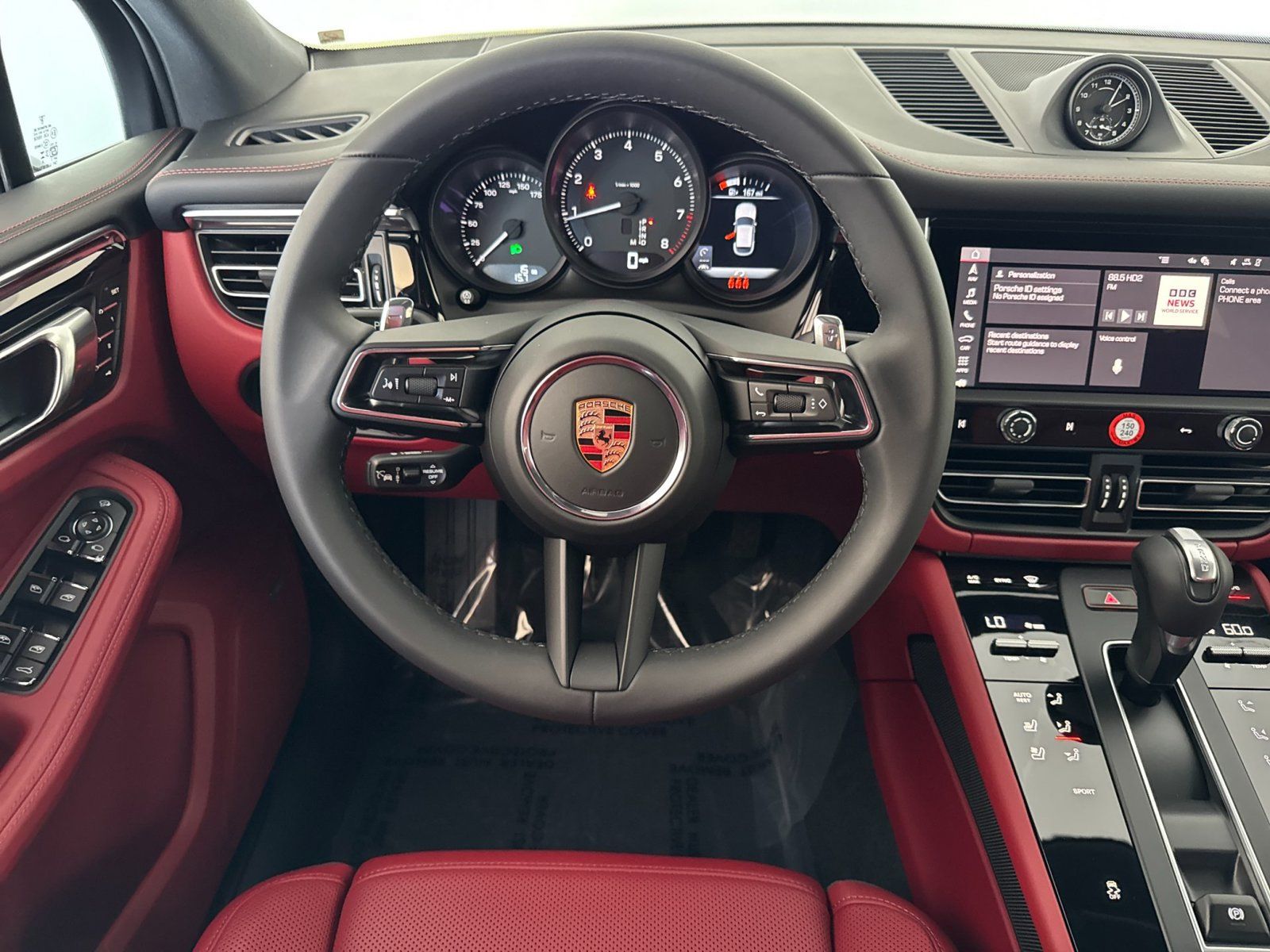Certified 2026 Porsche Macan AWD/4WD image 16