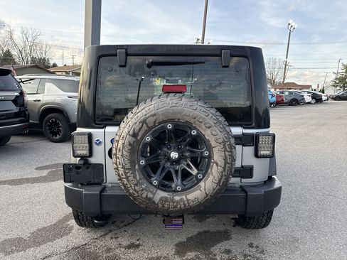 Used 2015 Jeep Wrangler Unlimited Sport image 4
