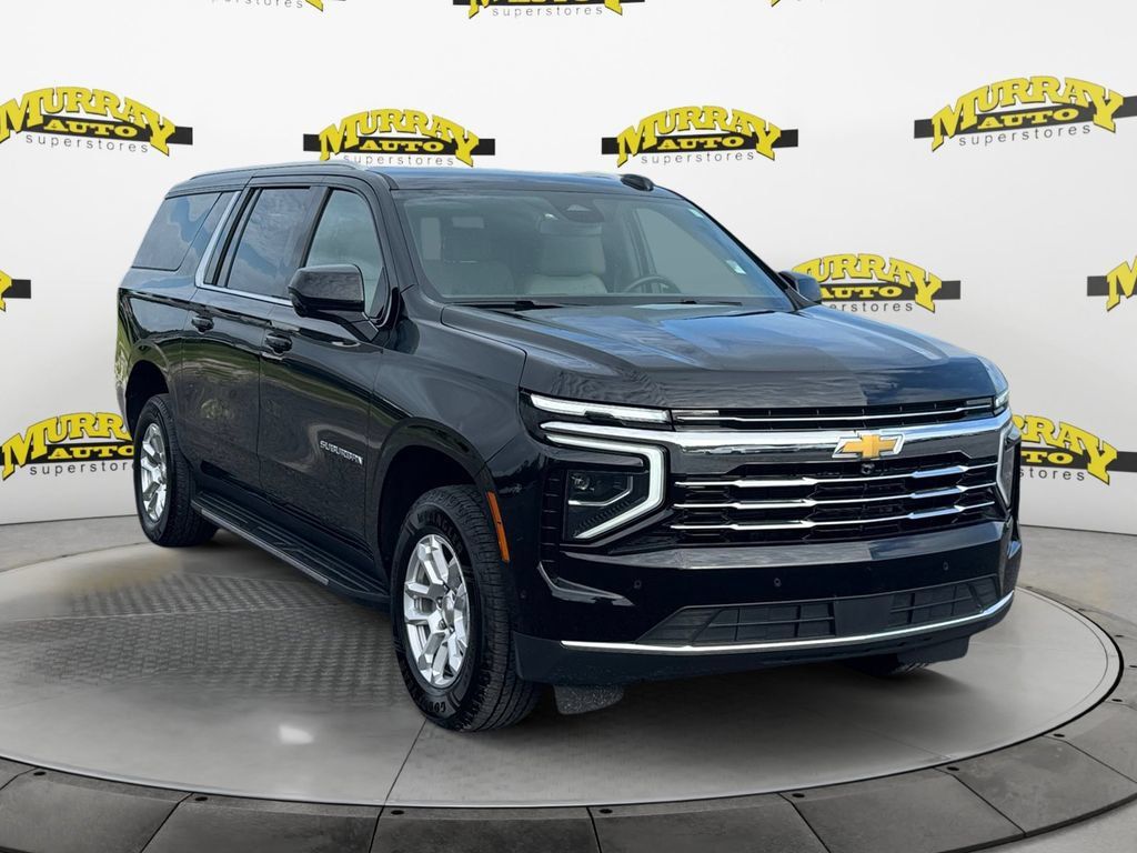 Used 2025 Chevrolet Suburban LT RWD image 10