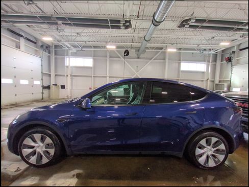 Used 2021 Tesla Model Y Long Range image 2