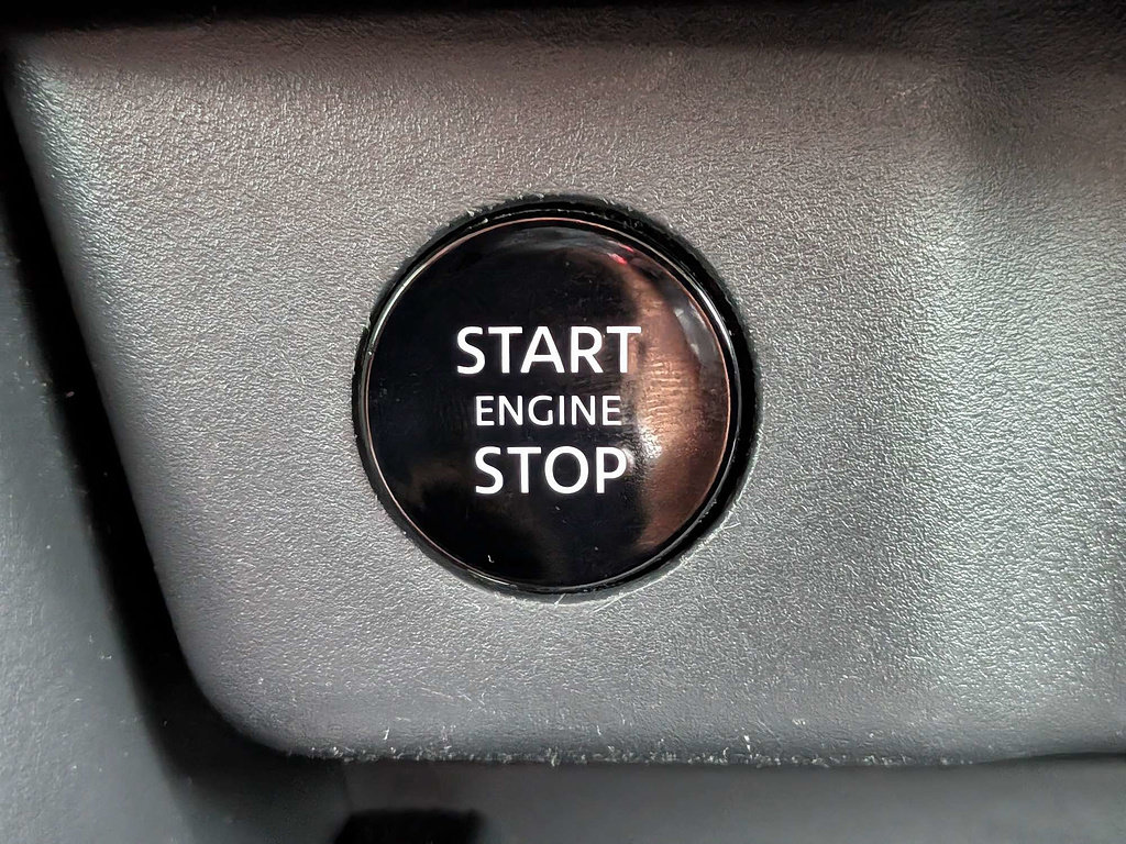 Used 2025 Nissan Rogue S FWD image 32