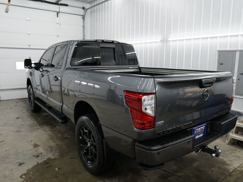 Used 2018 Nissan Titan SL w/ Midnight Edition image 9
