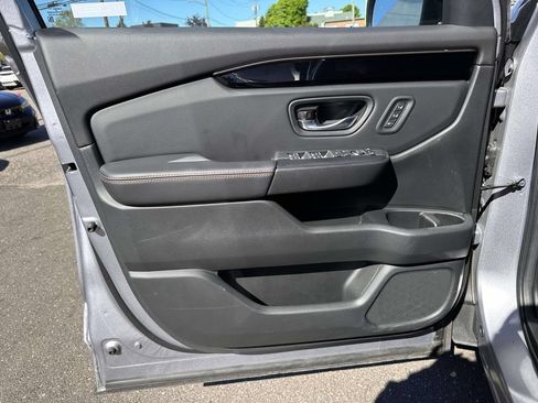 Certified 2025 Honda Pilot TrailSport image 8