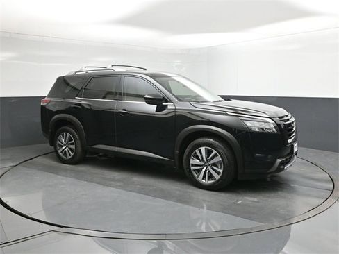 Used 2025 Nissan Pathfinder SL image 17