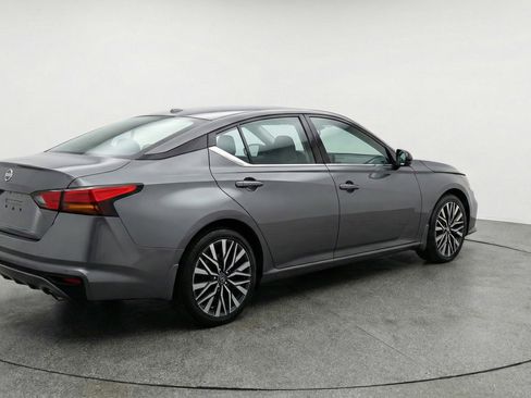 Used 2025 Nissan Altima 2.5 SV FWD image 9
