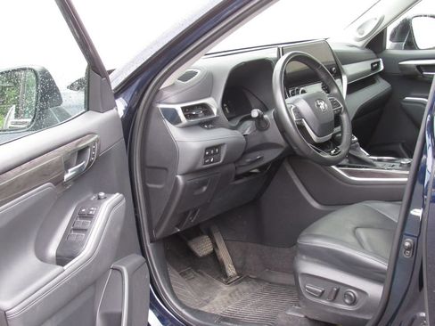Used 2023 Toyota Highlander Platinum AWD/4WD image 10