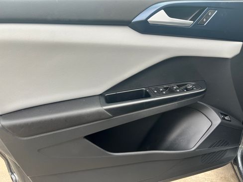 Certified 2023 Volkswagen Taos SE w/ Panoramic Sunroof Package FWD image 13