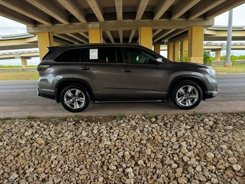 Used 2016 Toyota Highlander Limited image 2