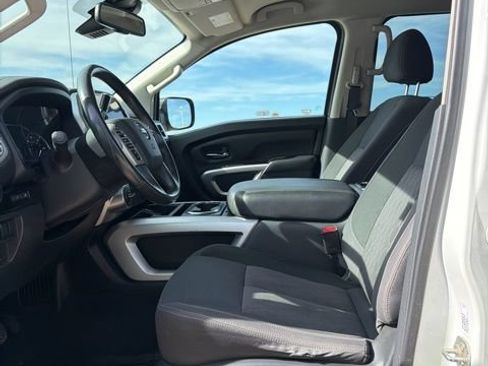 Used 2021 Nissan Titan SV w/ SV Convenience Package AWD/4WD image 5