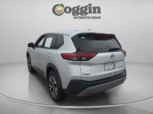 Used 2023 Nissan Rogue SV image 3