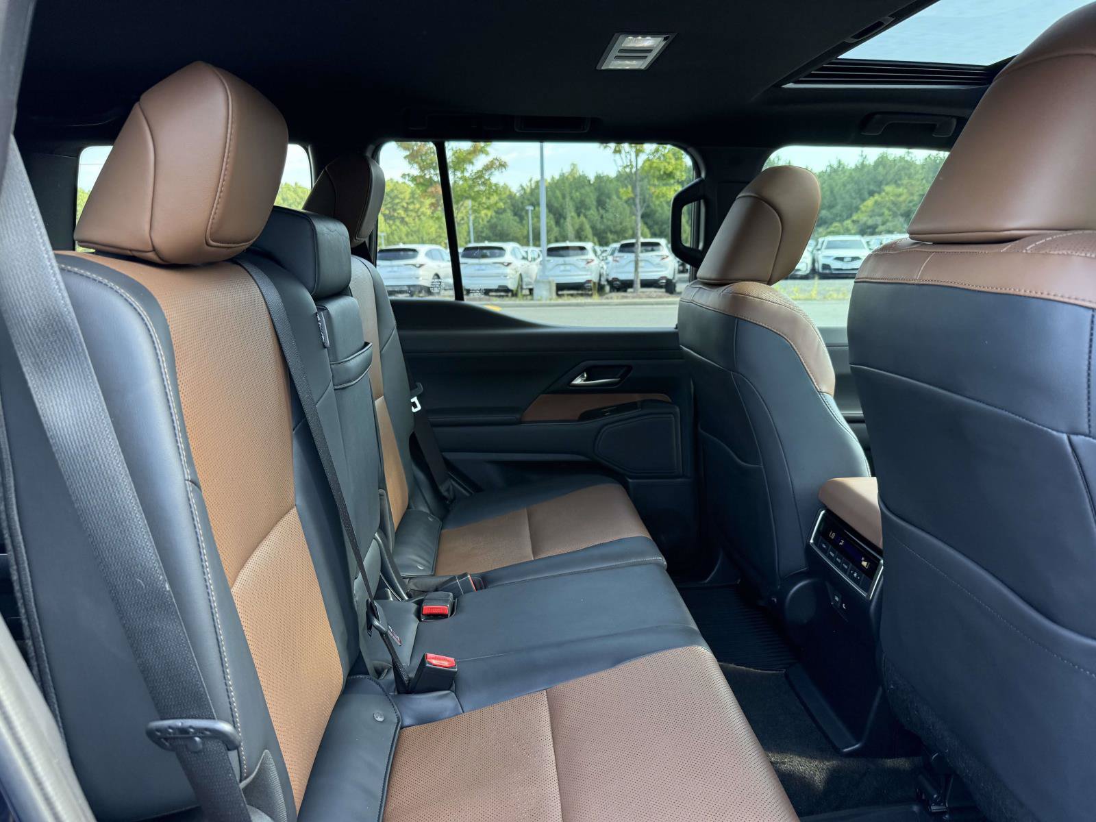 Used 2024 Lexus GX 550 w/ Cold Area Package AWD/4WD image 16