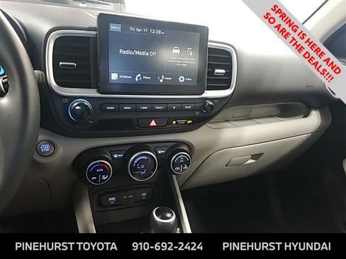 Used 2025 Hyundai Venue SEL image 9