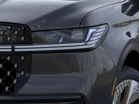 New 2026 Lincoln Navigator Black Label AWD/4WD image 18