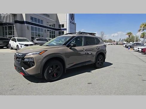 Used 2025 Nissan Rogue SV AWD/4WD image 35