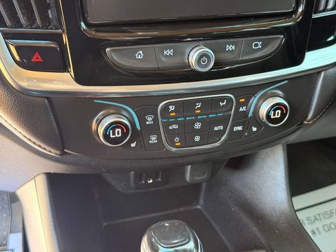 Used 2019 Chevrolet Traverse LT FWD image 21