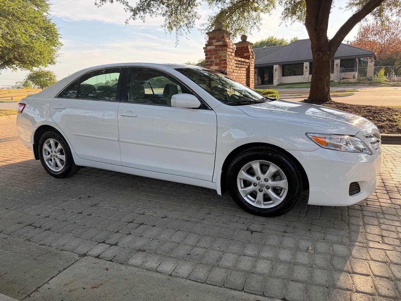 Used 2010 Toyota Camry LE FWD image 2