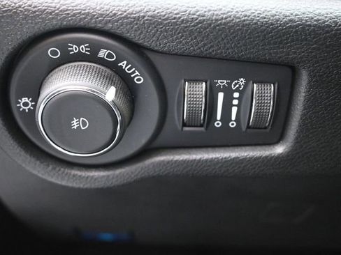 Used 2025 Chrysler Pacifica Select FWD image 20