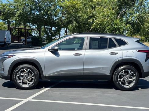Used 2026 Chevrolet Trax LT FWD image 14