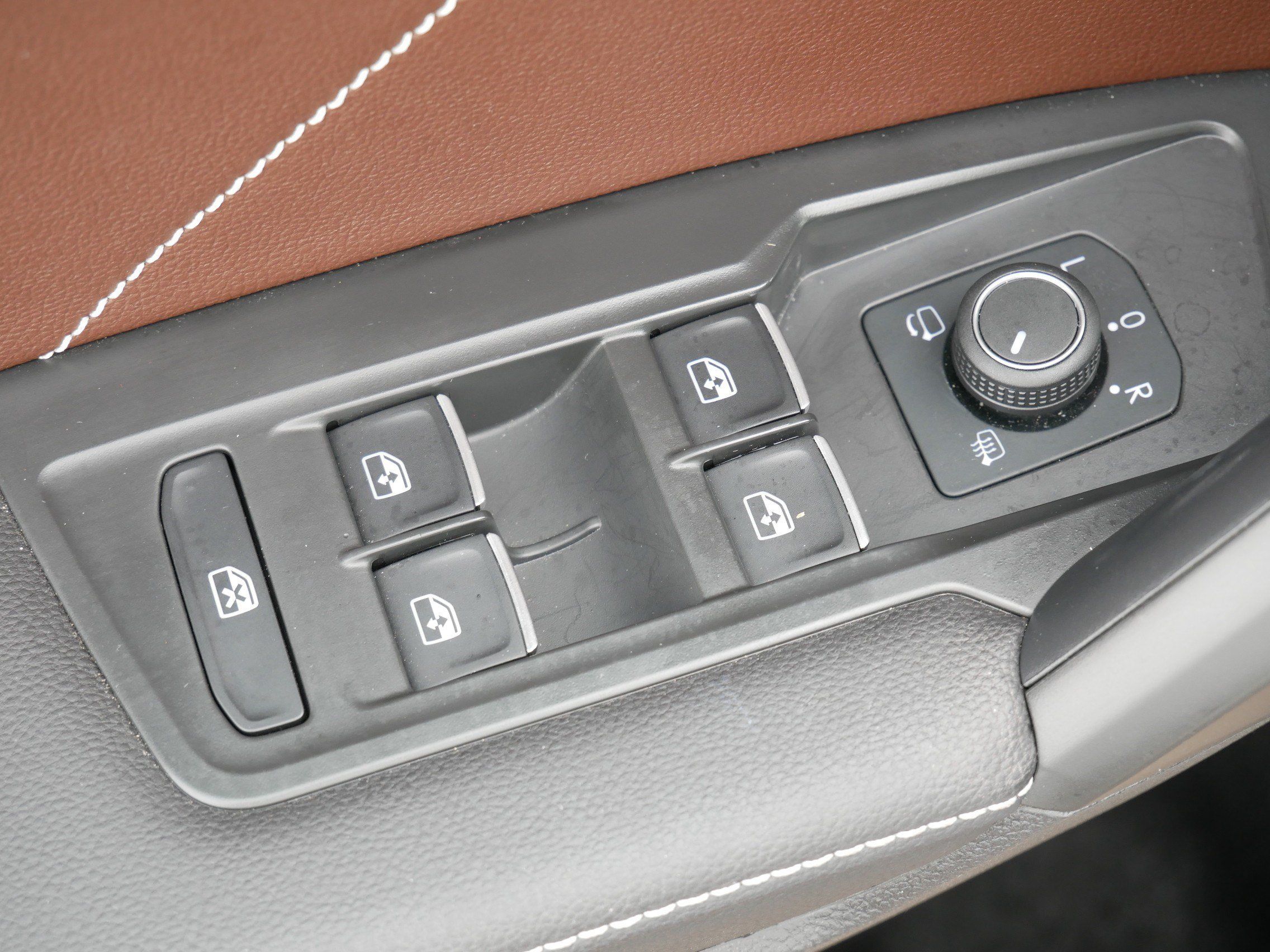 Used 2024 Volkswagen Tiguan SEL R-Line AWD/4WD image 19