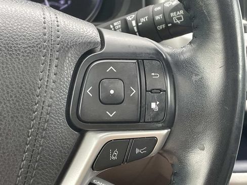 Used 2018 Toyota Highlander Limited FWD image 27