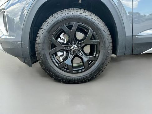 Used 2025 Volkswagen Atlas Peak Edition SE AWD/4WD image 35