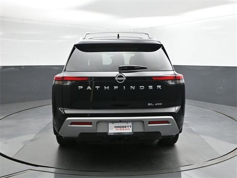 Used 2025 Nissan Pathfinder SL image 8