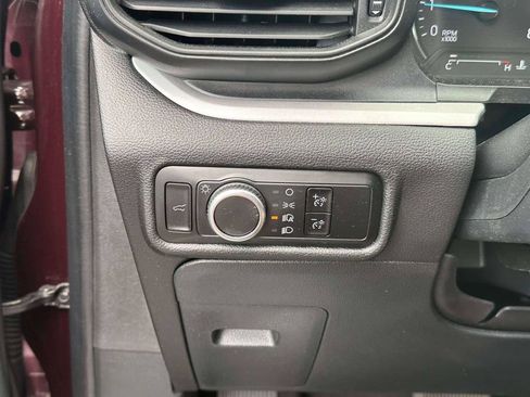Used 2023 Ford Explorer XLT AWD/4WD image 21