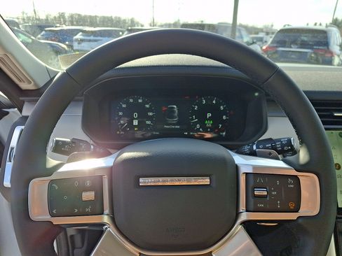 New 2026 Land Rover Discovery Limited Edition image 18